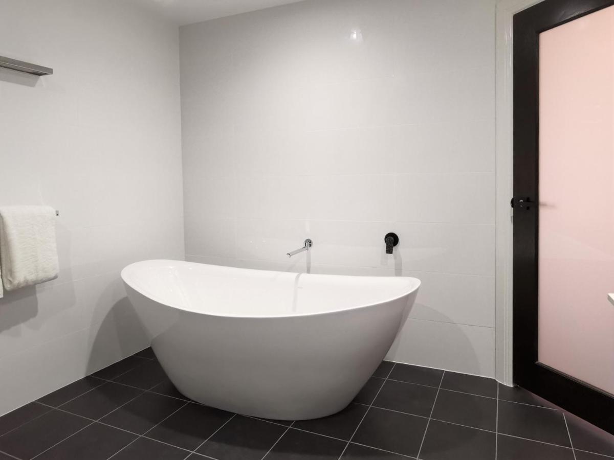 The Abbey Motel Goulburn Buitenkant foto